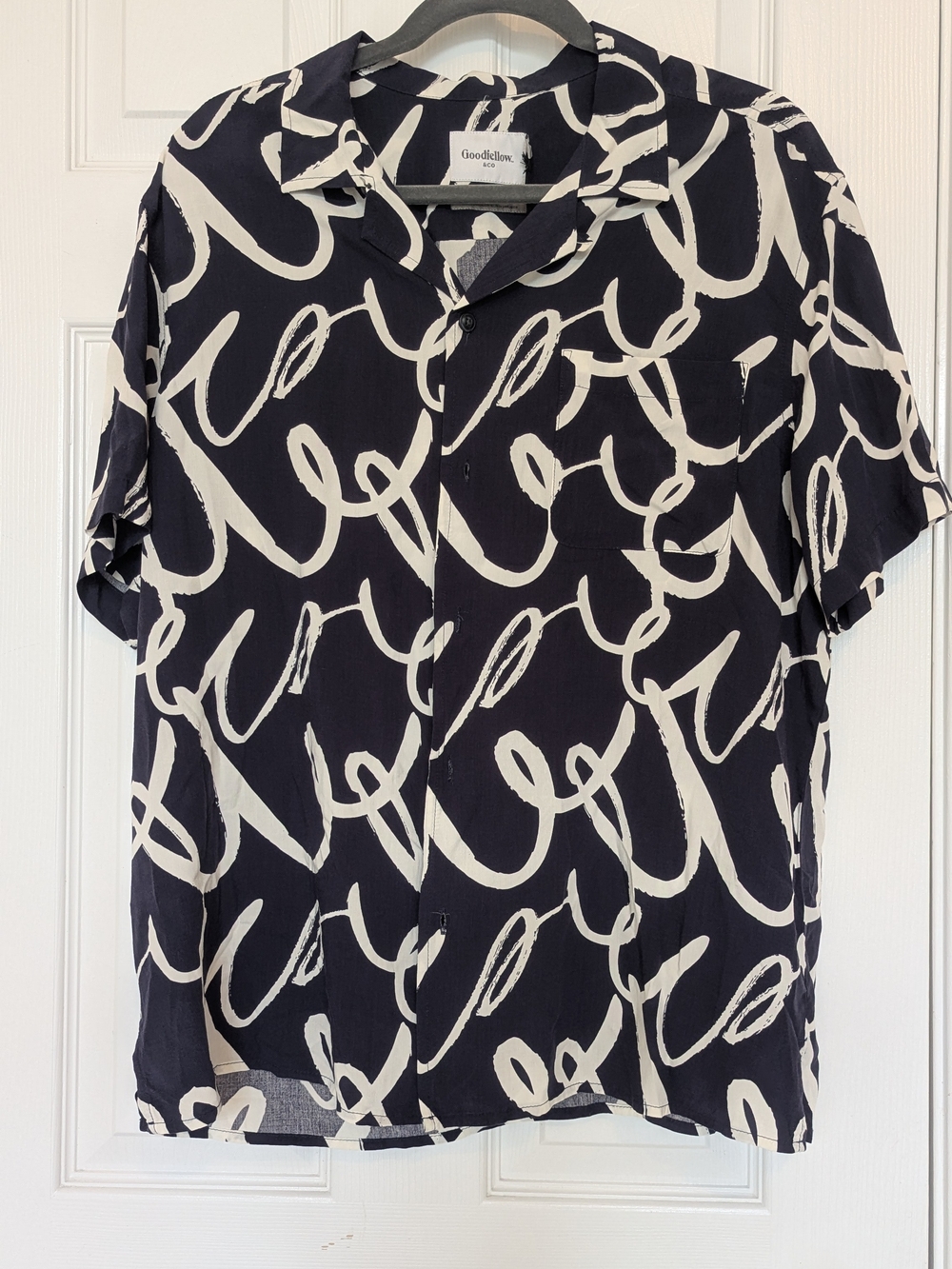 Goodfellow & Co Men’s Black & White Script-Print Short Sleeve Shirt